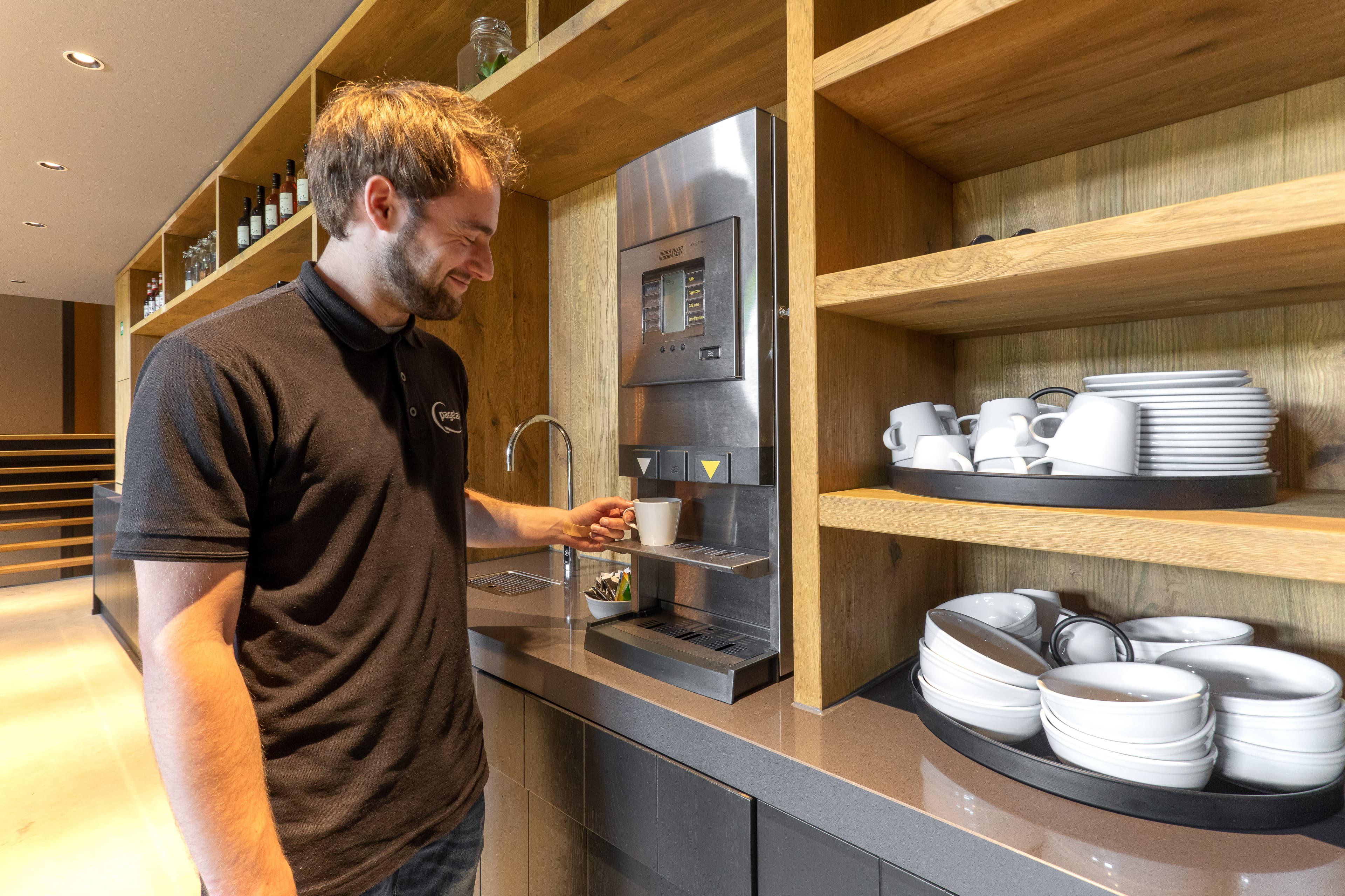 Ons personeel bereid uw koffie snel